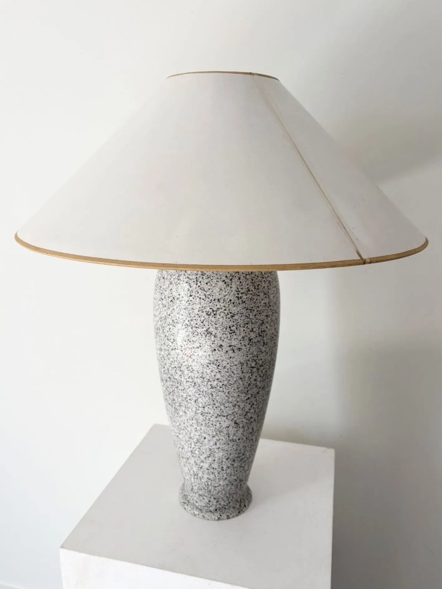 Hohe postmoderne italienische Keramiklampe, 1980er