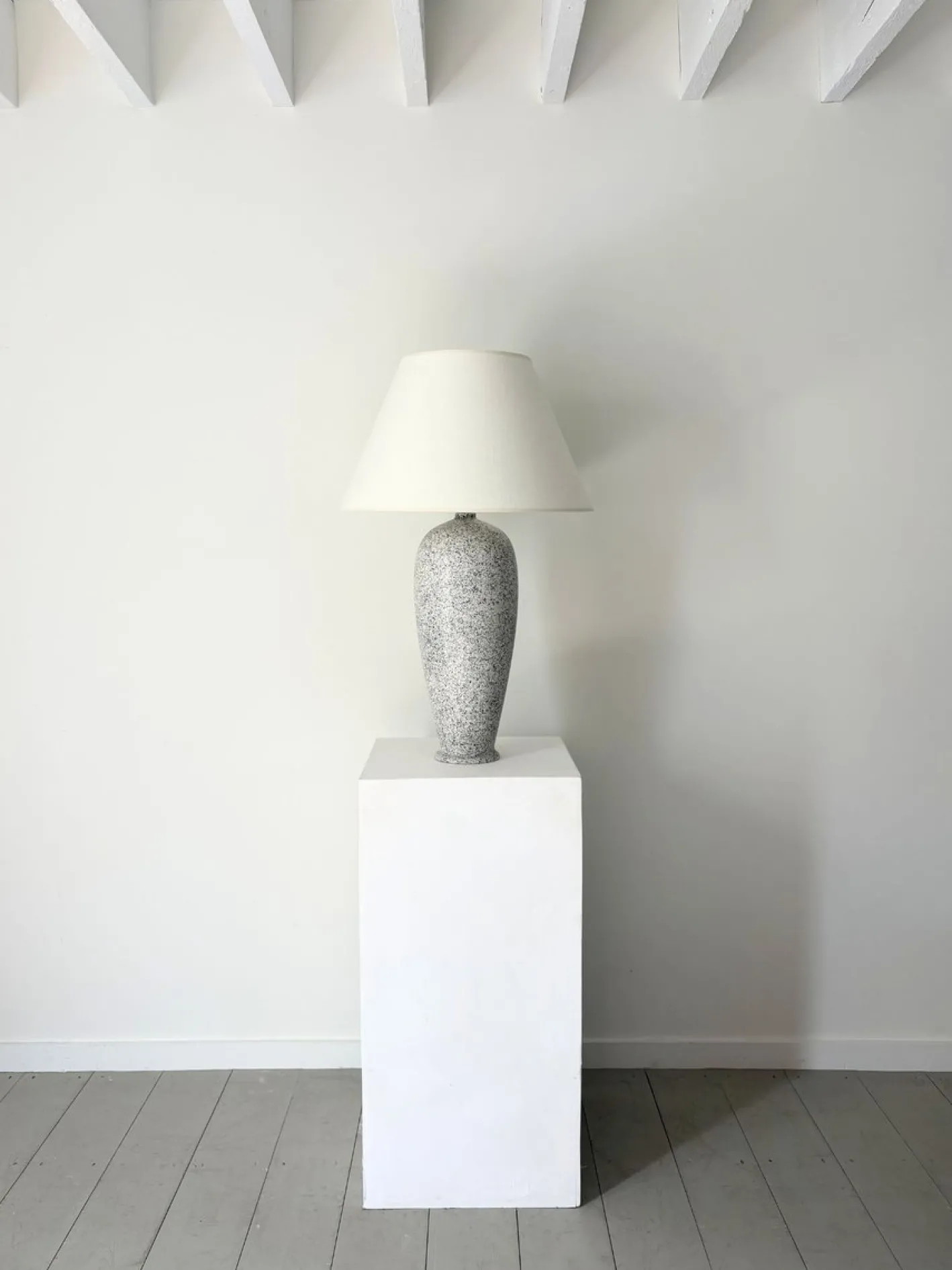 Hohe postmoderne italienische Keramiklampe, 1980er