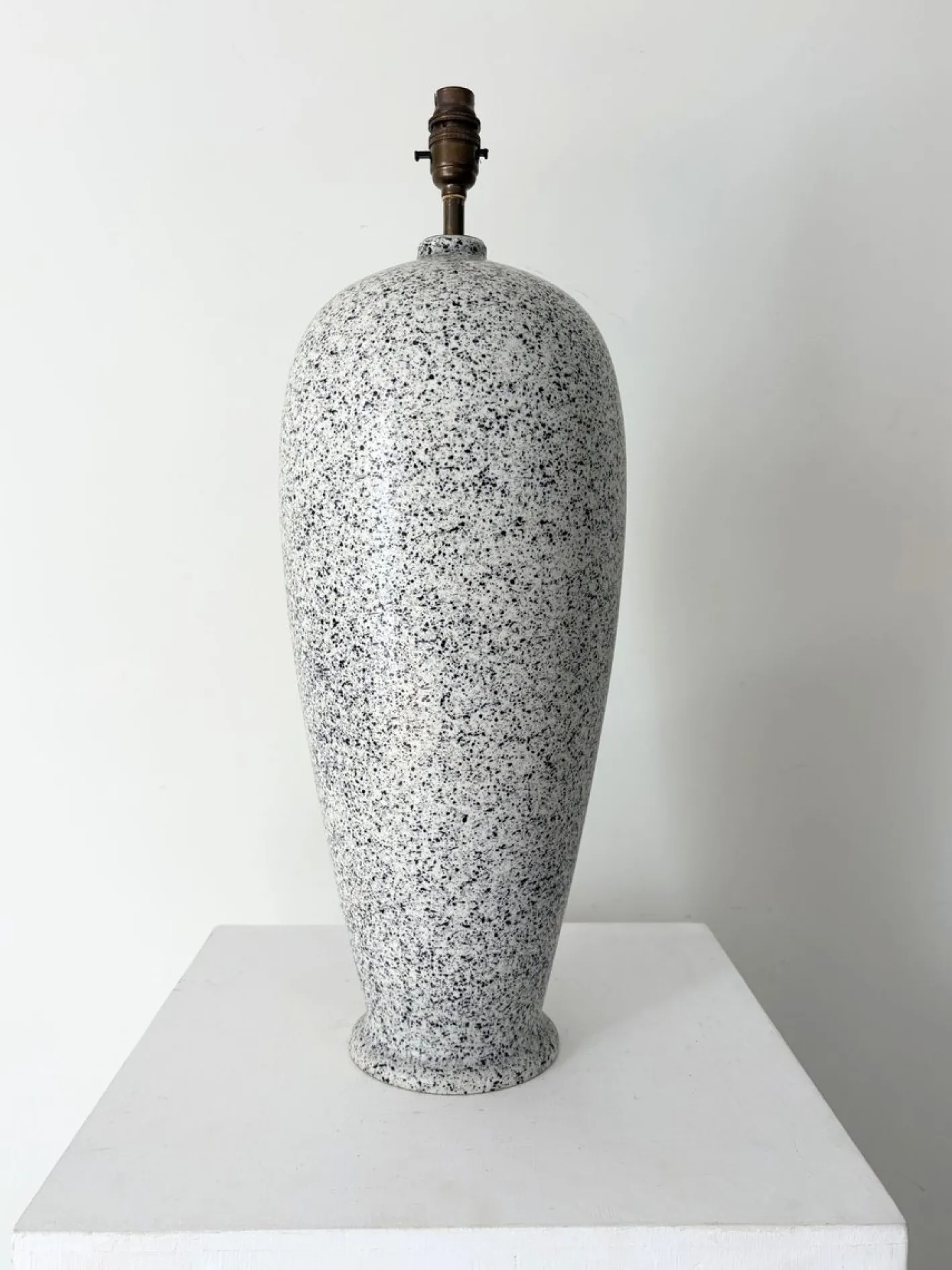 Hohe postmoderne italienische Keramiklampe, 1980er