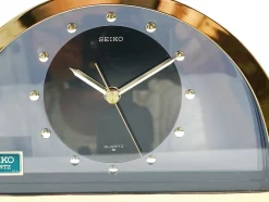 Hollywood Regency Durchsichtige Tischuhr aus Messing, Seiko zugeschrieben, Japan, 1980er