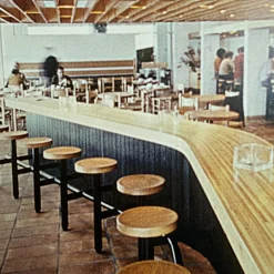 Hotel Les Trois Arcs Tisch, 1960er