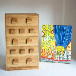 Hunderts Schrank von Stieglitz Brookes