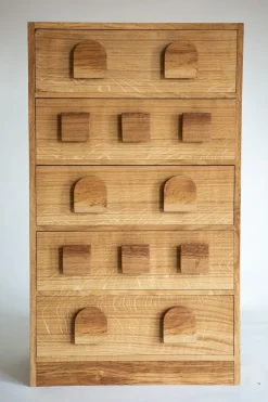 Hunderts Schrank von Stieglitz Brookes