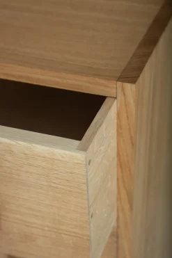 Hunderts Schrank von Stieglitz Brookes