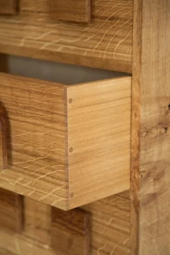 Hunderts Schrank von Stieglitz Brookes