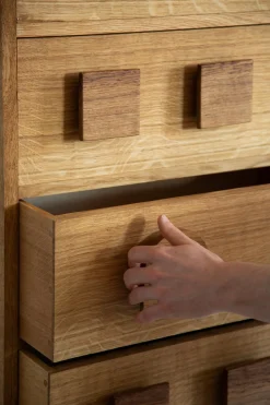 Hunderts Schrank von Stieglitz Brookes