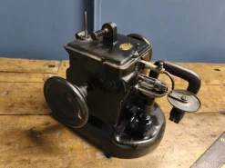 Hutmacher- oder Pelzmacher-Nähmaschine, 1920er