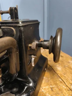 Hutmacher- oder Pelzmacher-Nähmaschine, 1920er