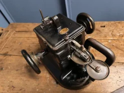 Hutmacher- oder Pelzmacher-Nähmaschine, 1920er
