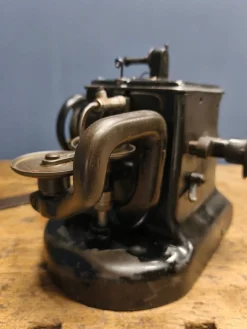 Hutmacher- oder Pelzmacher-Nähmaschine, 1920er