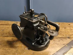 Hutmacher- oder Pelzmacher-Nähmaschine, 1920er
