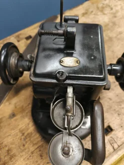 Hutmacher- oder Pelzmacher-Nähmaschine, 1920er