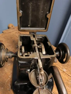 Hutmacher- oder Pelzmacher-Nähmaschine, 1920er