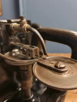 Hutmacher- oder Pelzmacher-Nähmaschine, 1920er