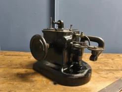 Hutmacher- oder Pelzmacher-Nähmaschine, 1920er