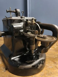 Hutmacher- oder Pelzmacher-Nähmaschine, 1920er
