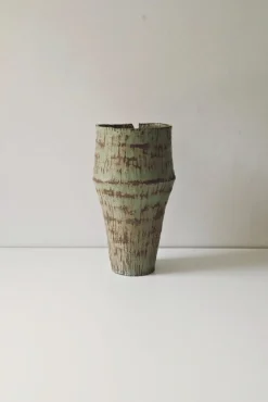 In Bloom IV Keramikvase von Antonia Maria