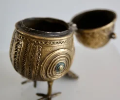 Indische Vergoldete Bronze Dhokra Eulen Skulptur Box, Frühes 20. Jh.