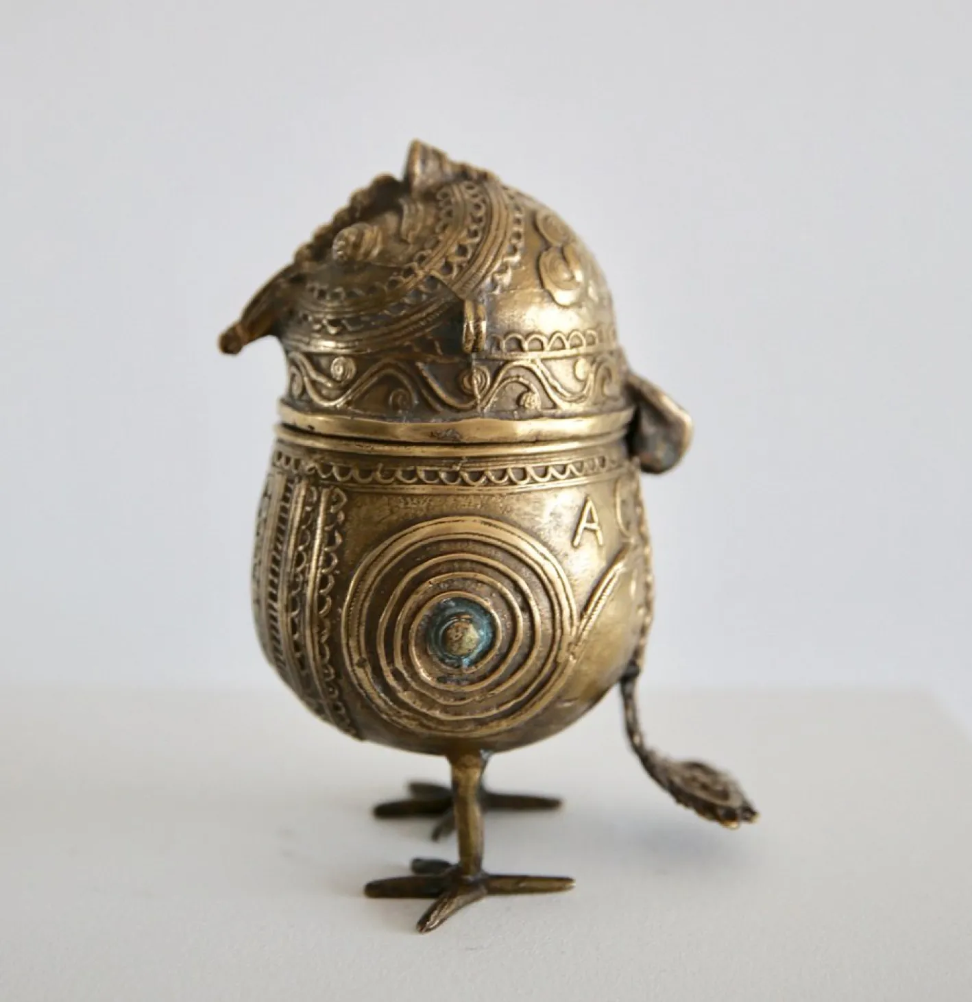Indische Vergoldete Bronze Dhokra Eulen Skulptur Box, Frühes 20. Jh.