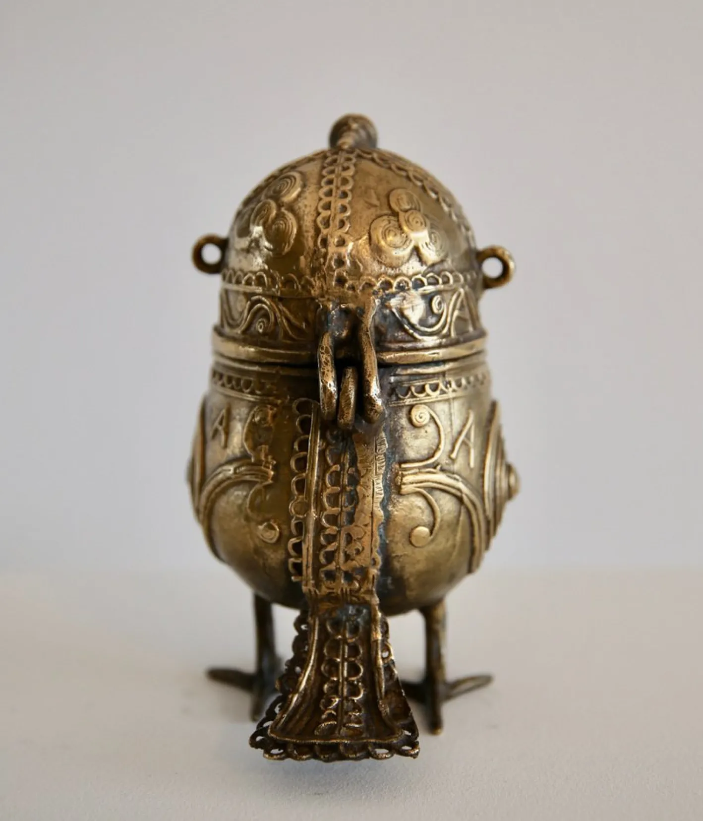 Indische Vergoldete Bronze Dhokra Eulen Skulptur Box, Frühes 20. Jh.