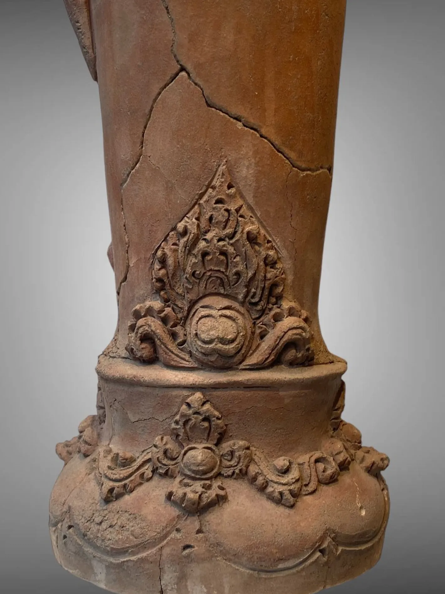 Indonesischer Künstler, Majapahit Ära Figur, 1295-1500, Terrakotta
