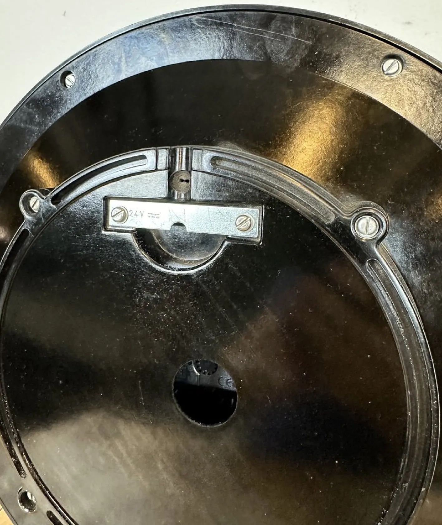Industrielle Fabrik Wanduhr aus Bakelit von Pragotron, 1970er