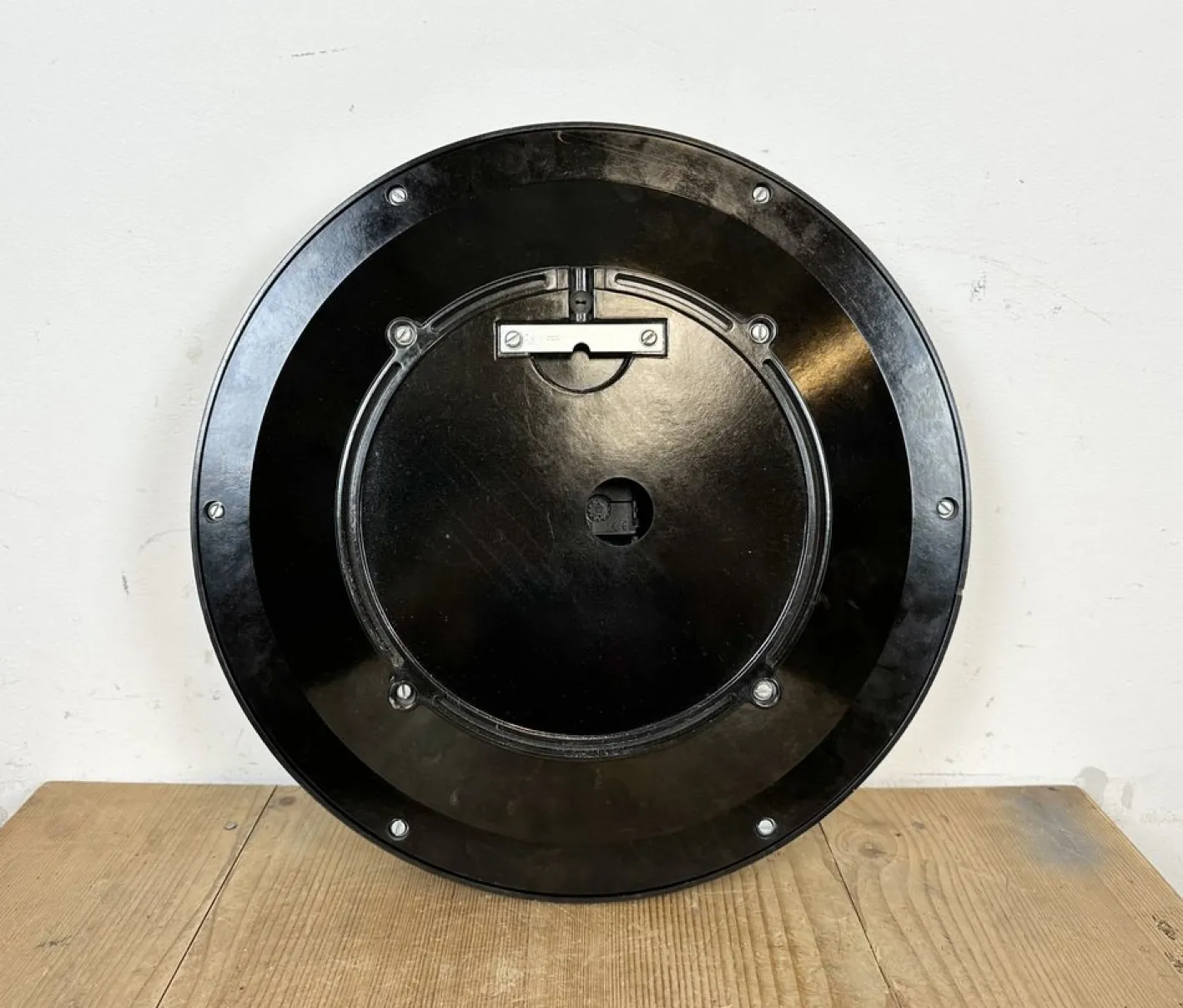Industrielle Fabrik Wanduhr aus Bakelit von Pragotron, 1970er