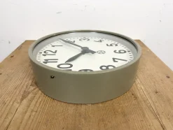 Industrielle Fabrik Wanduhr von Chronotechna, 1950er