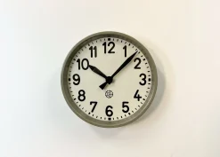 Industrielle Fabrik Wanduhr von Chronotechna, 1950er