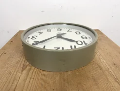 Industrielle Fabrik Wanduhr von Chronotechna, 1950er