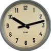 Industrielle graue Fabrik Wanduhr von IBM, 1950er