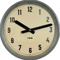 Industrielle graue Fabrik Wanduhr von IBM, 1950er