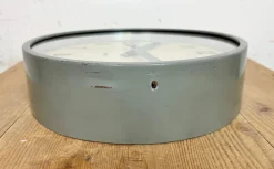 Industrielle graue Fabrik Wanduhr von IBM, 1950er