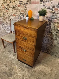 Industrieller Vintage Aktenschrank aus Holz, 1930er