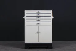 Industrieller Vintage Bauhaus Schrank von Baisch, 1940er