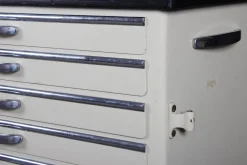 Industrieller Vintage Bauhaus Schrank von Baisch, 1940er