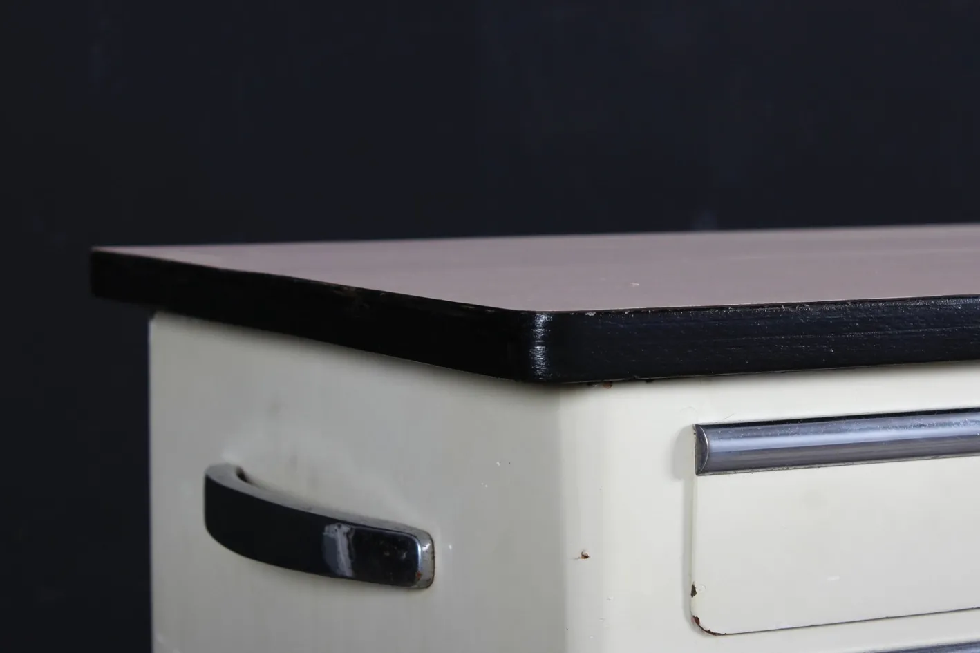 Industrieller Vintage Bauhaus Schrank von Baisch, 1940er