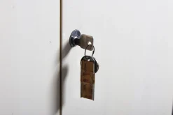 Industrieller Vintage Bauhaus Schrank von Baisch, 1940er