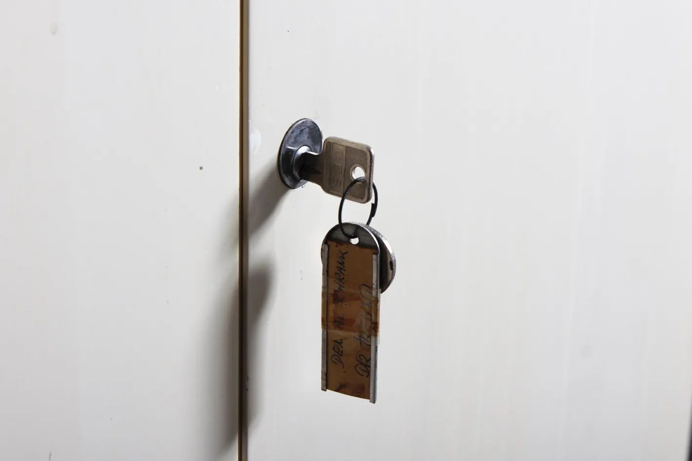 Industrieller Vintage Bauhaus Schrank von Baisch, 1940er