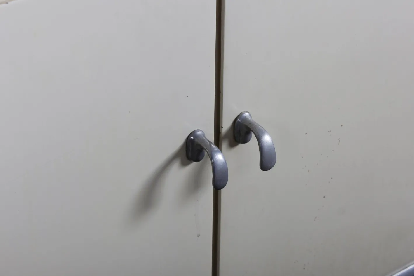 Industrieller Vintage Bauhaus Schrank von Baisch, 1940er