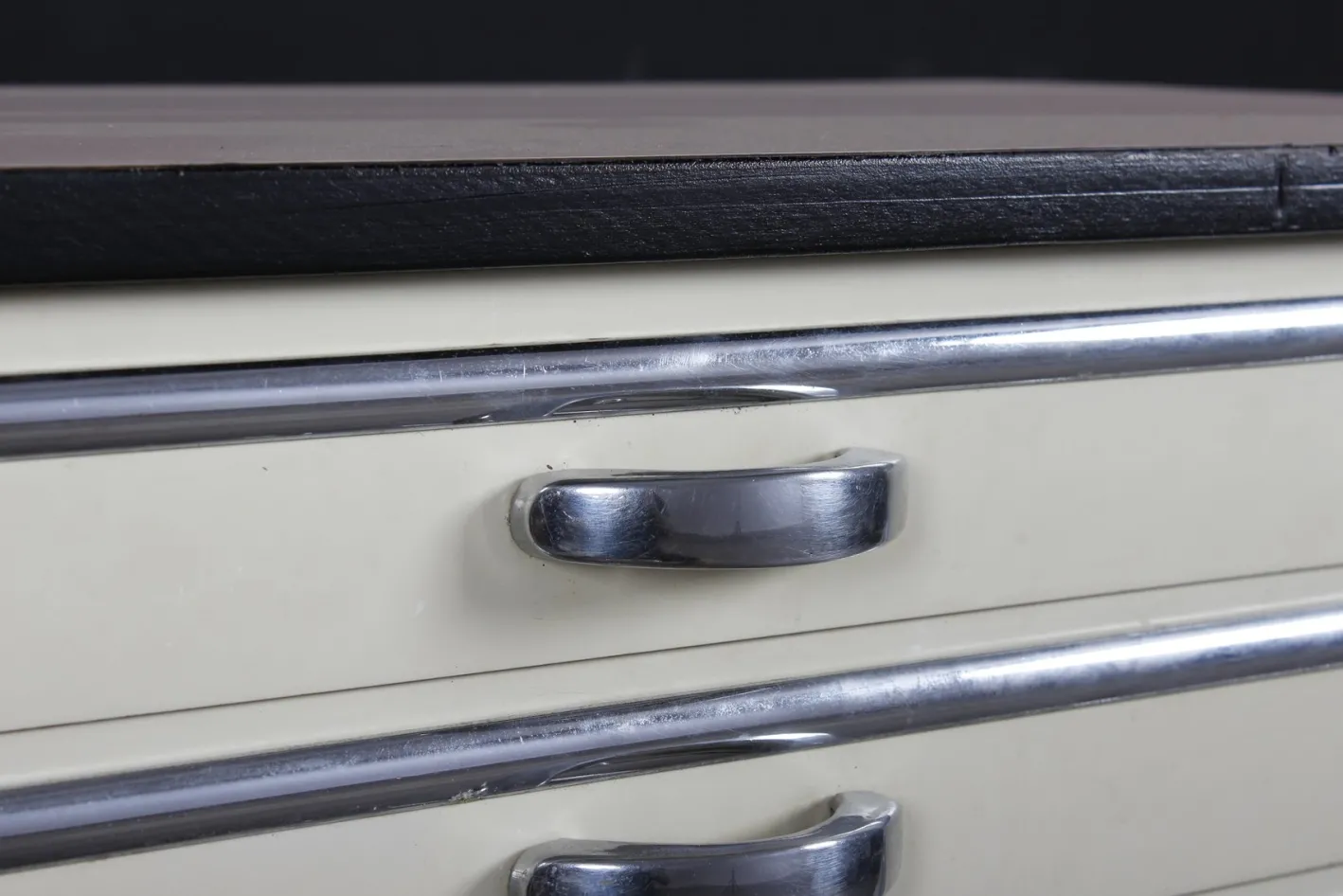 Industrieller Vintage Bauhaus Schrank von Baisch, 1940er