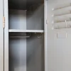 Industrieller Vintage Kleiderschrank aus Eisen