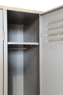 Industrieller Vintage Kleiderschrank aus Eisen