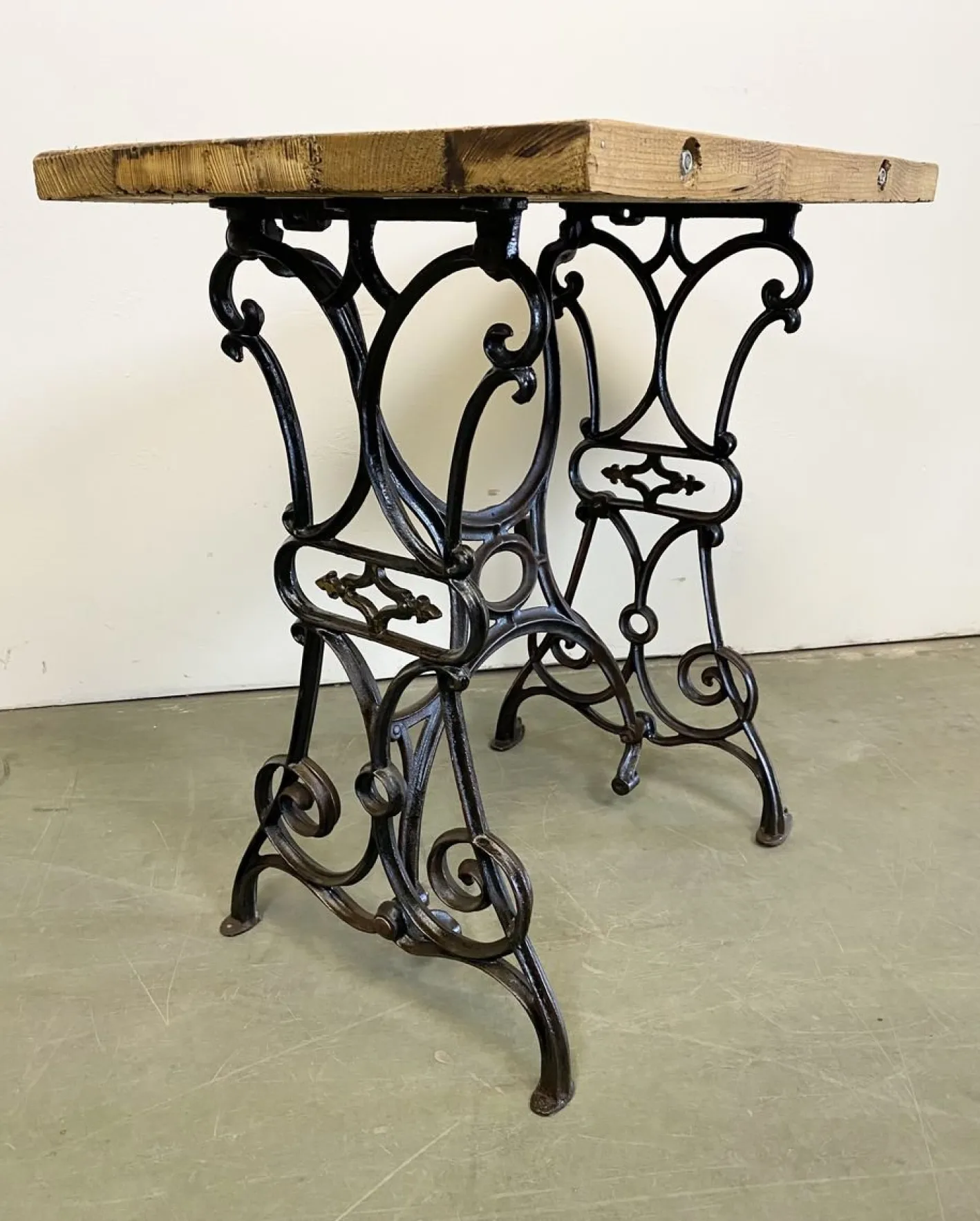 Industrieller Werktisch aus Eisen & Holz, 1950er