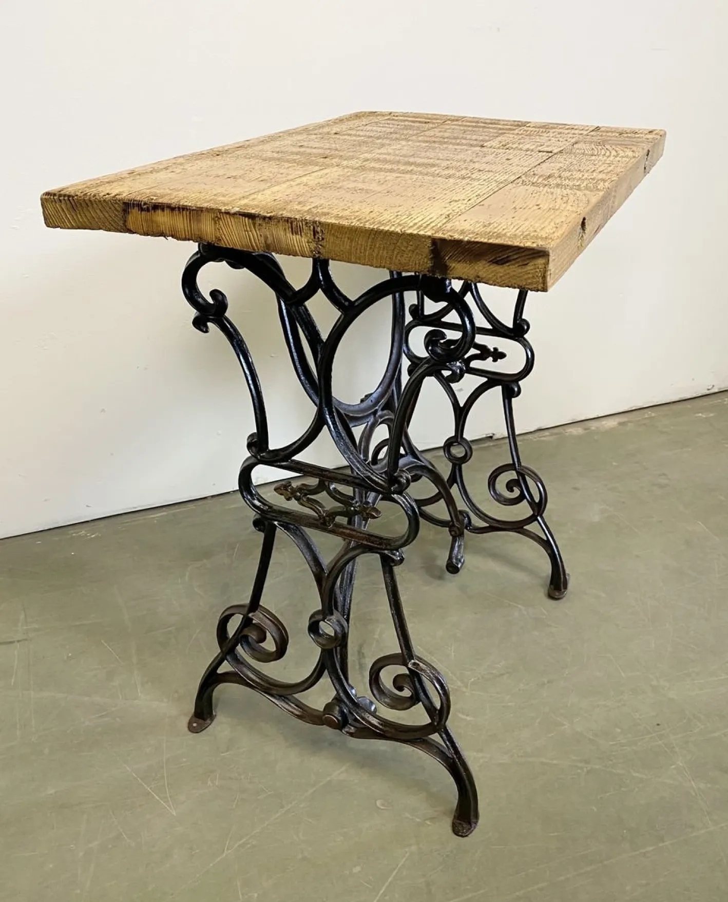 Industrieller Werktisch aus Eisen & Holz, 1950er