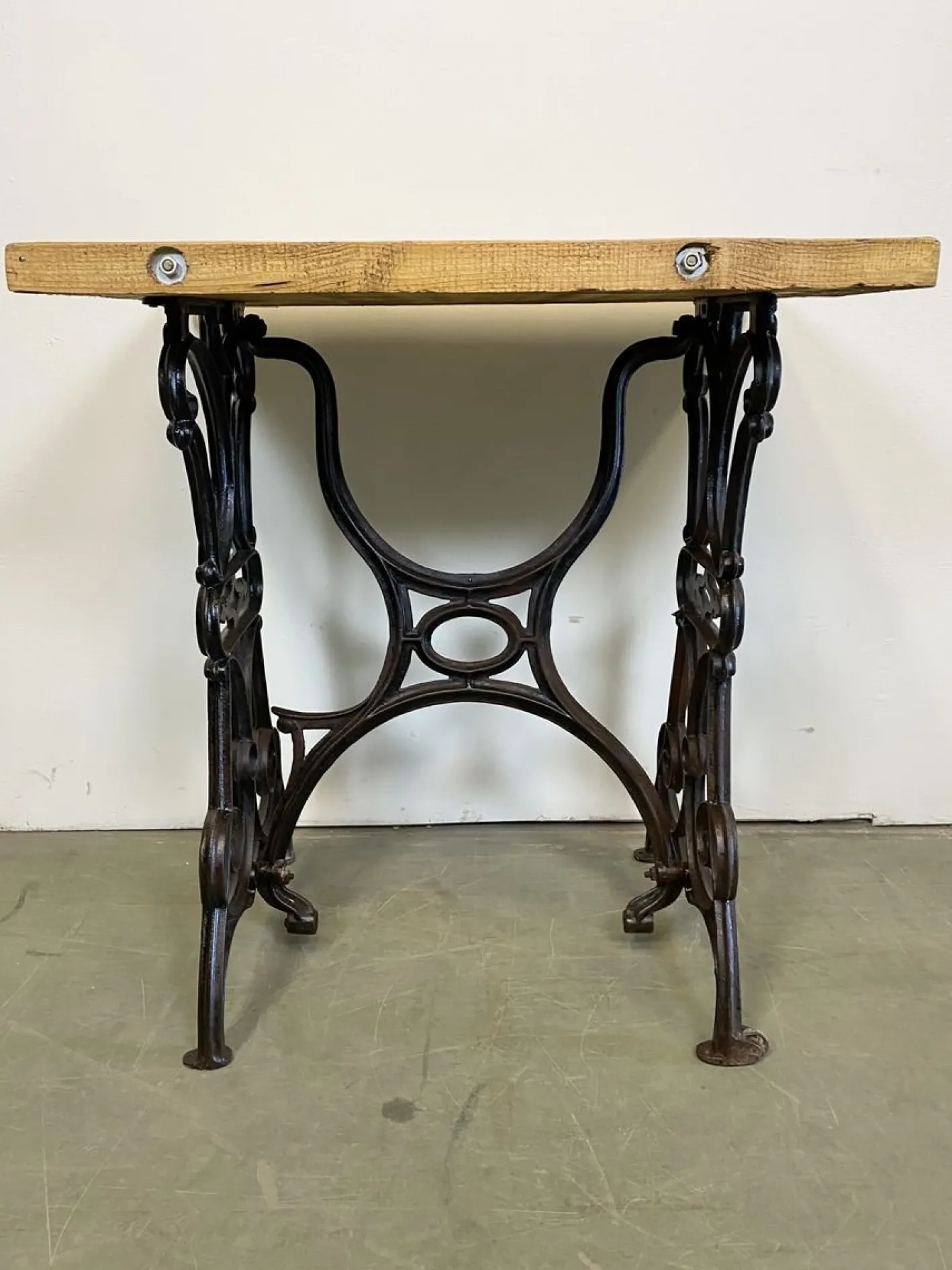 Industrieller Werktisch aus Eisen & Holz, 1950er
