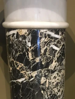 Italienische Empire Marmorsäule in Schwarz-Weiß