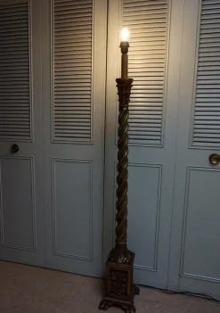 Italienische Florentiner Stehlampe aus handgeschnitztem Gold Vergoldetem & Grünem Torchère, 1950er