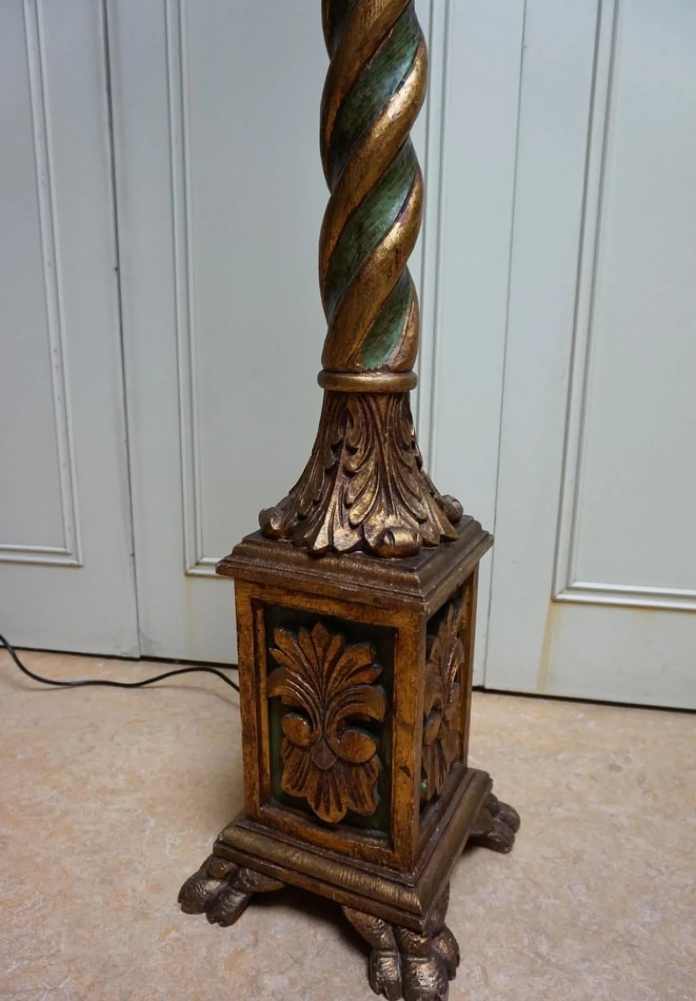 Italienische Florentiner Stehlampe aus handgeschnitztem Gold Vergoldetem & Grünem Torchère, 1950er