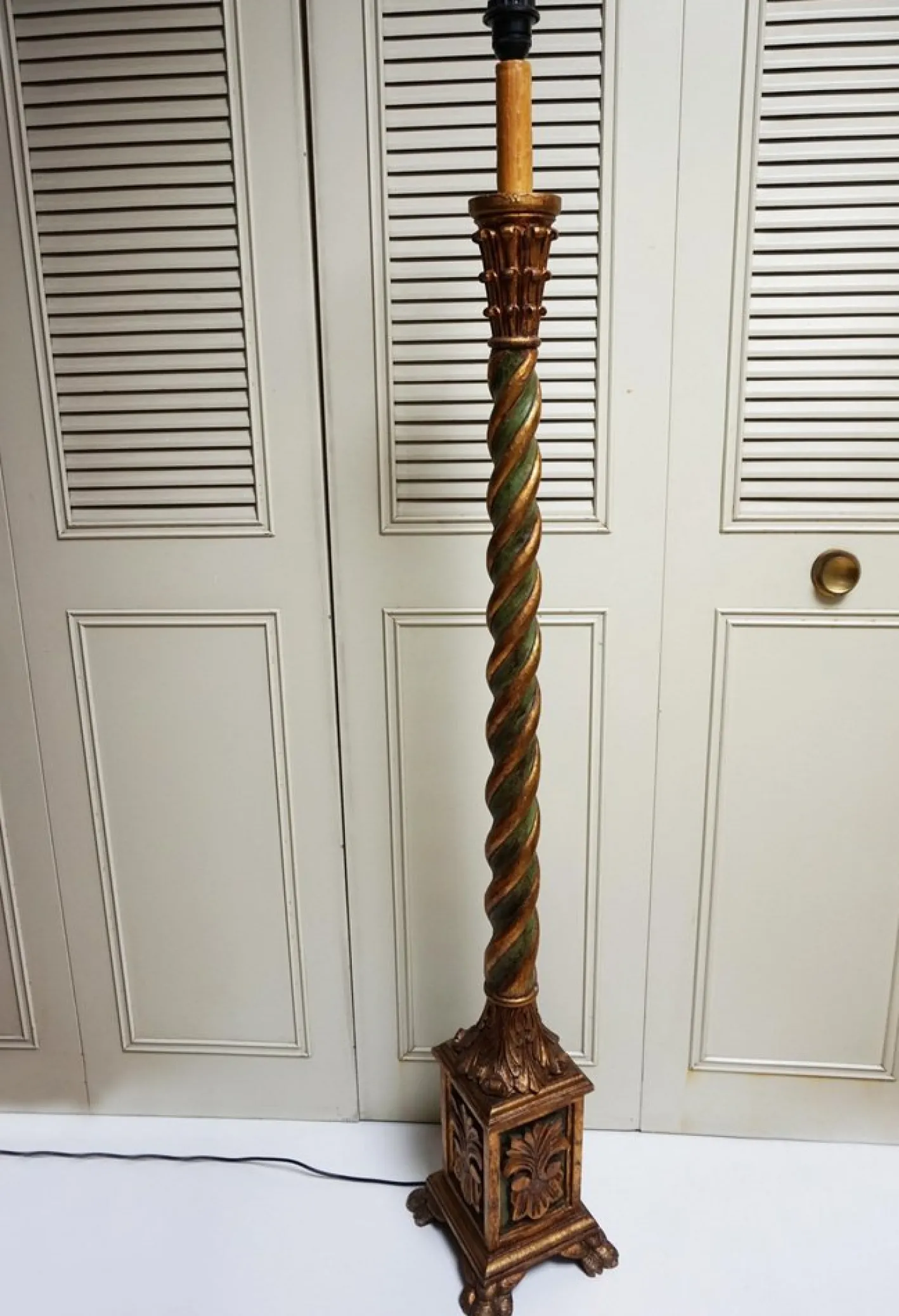 Italienische Florentiner Stehlampe aus handgeschnitztem Gold Vergoldetem & Grünem Torchère, 1950er
